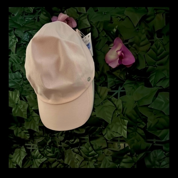 NWT Lululemon Fast and Free Run Light Pink Cap - Picture 5 of 5